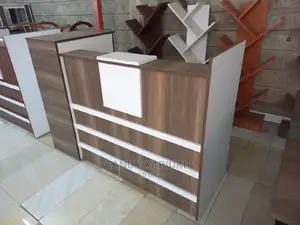 Spacious 1.6m Reception Desk