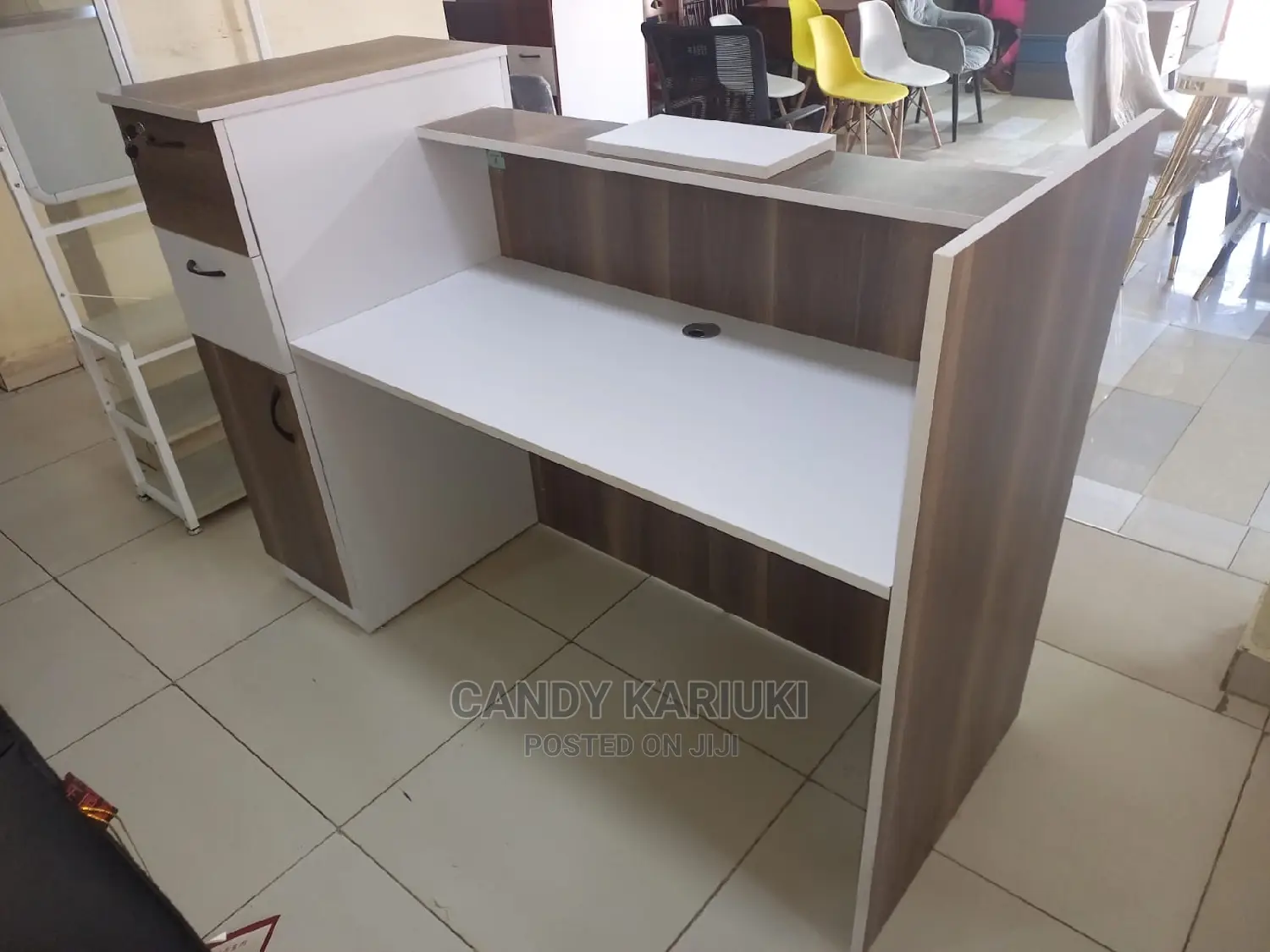 Spacious 1.6m Reception Desk