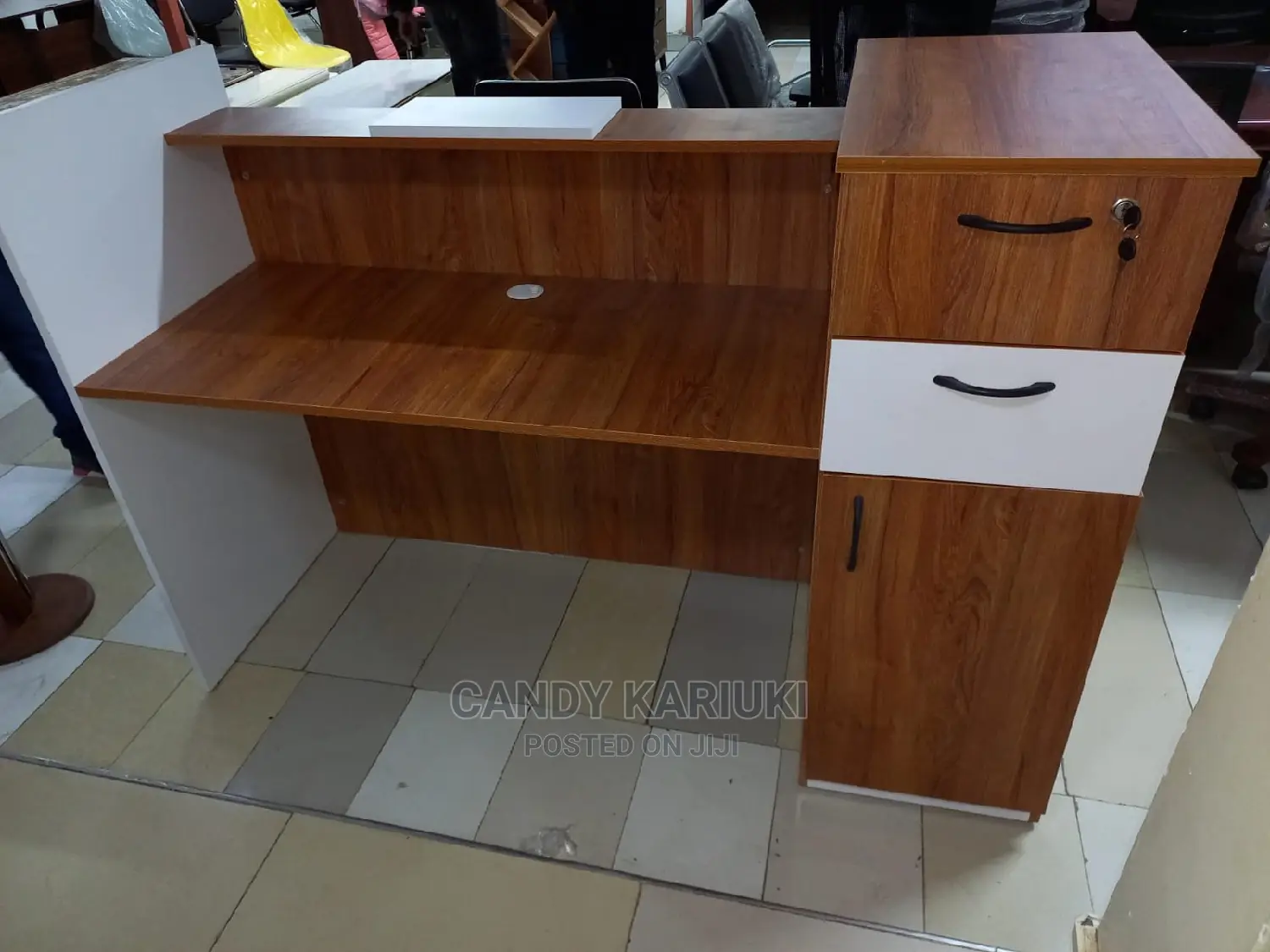 Spacious 1.4m Office Reception Desk
