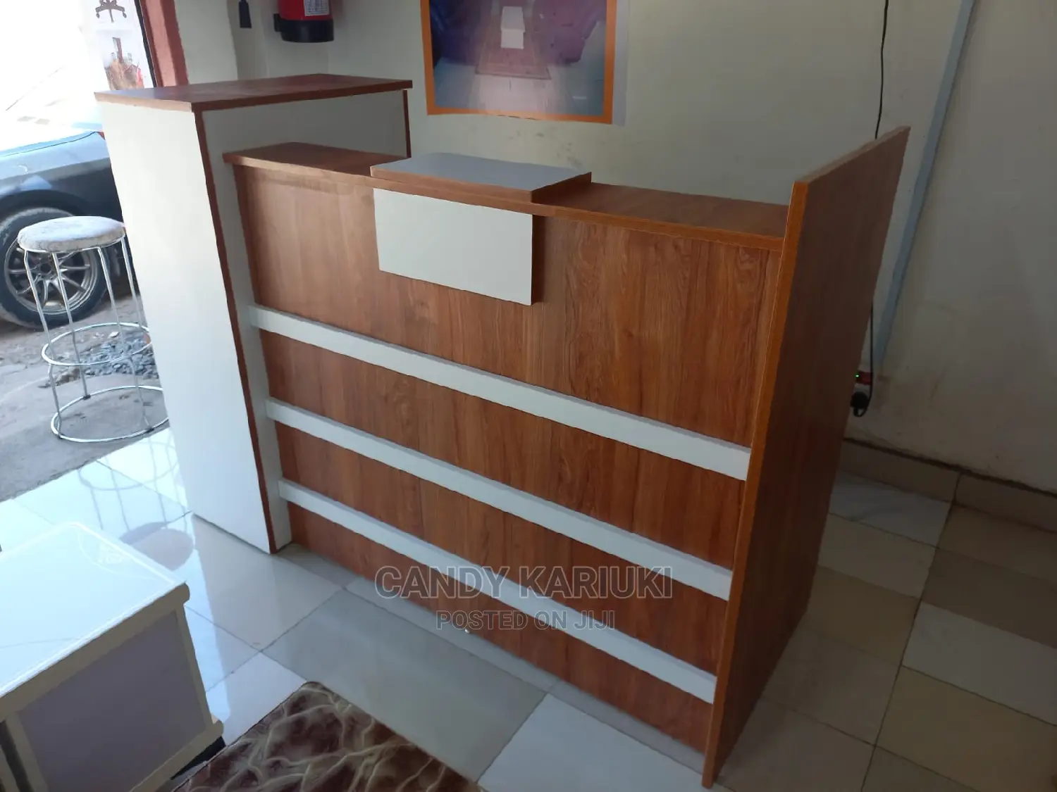 Spacious 1.4m Office Reception Desk