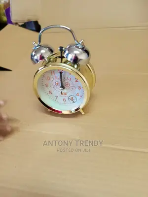 Classic Quartz Alarm Clock Heart-Shaped Gift