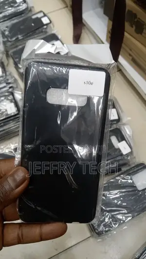 SAMSUNG Galaxy S10e Silicone Case, Black (EF-PG970TBEGUS)