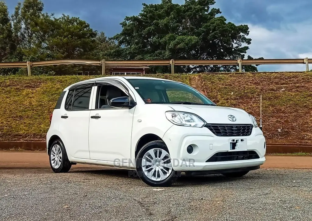 Toyota Passo 2017 White