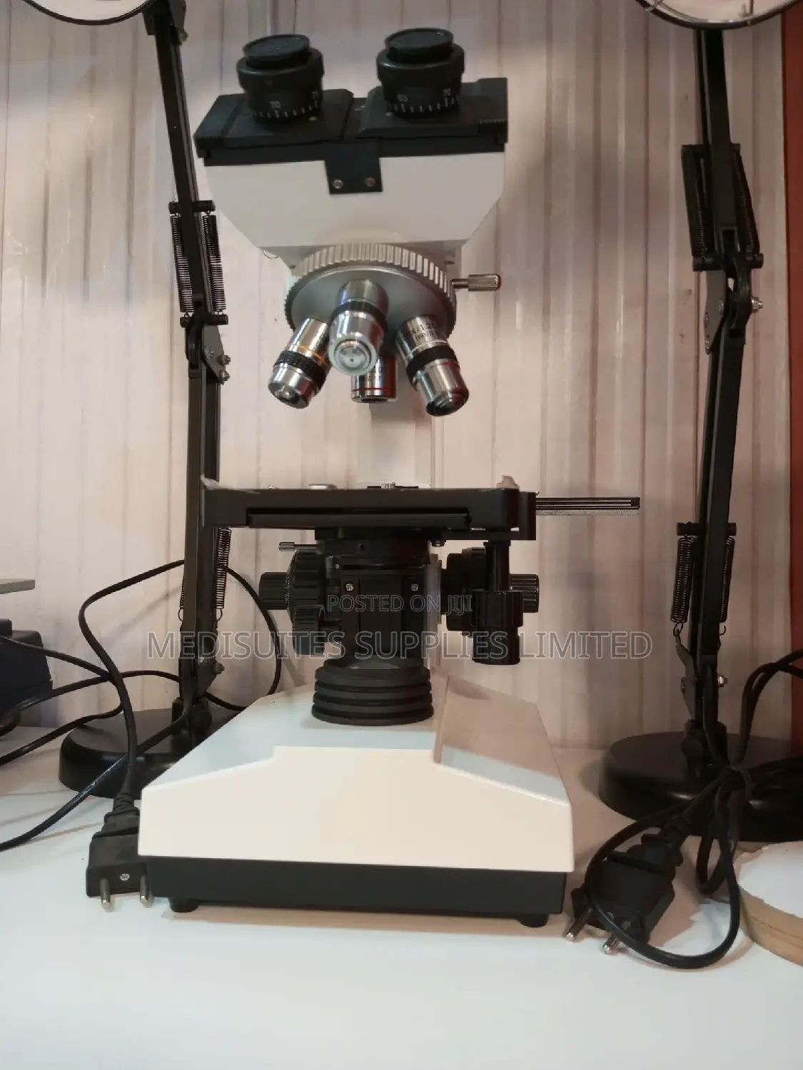 Microscope ( X107)