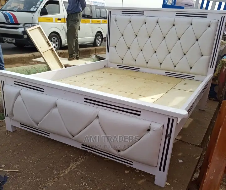 Tuffed White Golden Bed