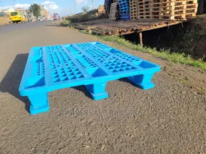 Brilliant Sky Blue Plastic Pallets