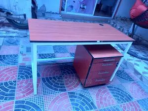 Modern 1.4m Office Desk With Steel Frames