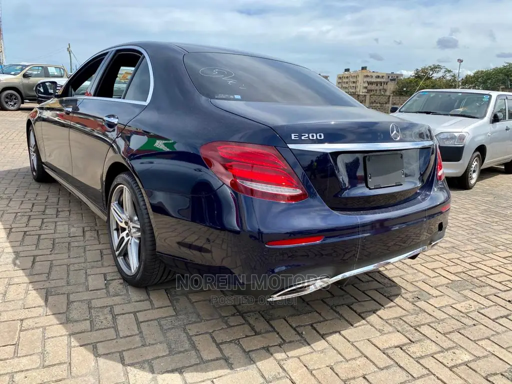 Mercedes-Benz E200 2017 Blue