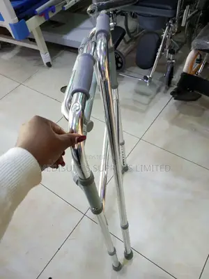 Foldable Walking Frame Without Wheels.