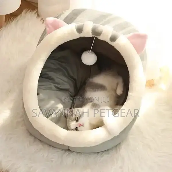 Romeow Lounger Covered Cat Bed With Removable Cushion.