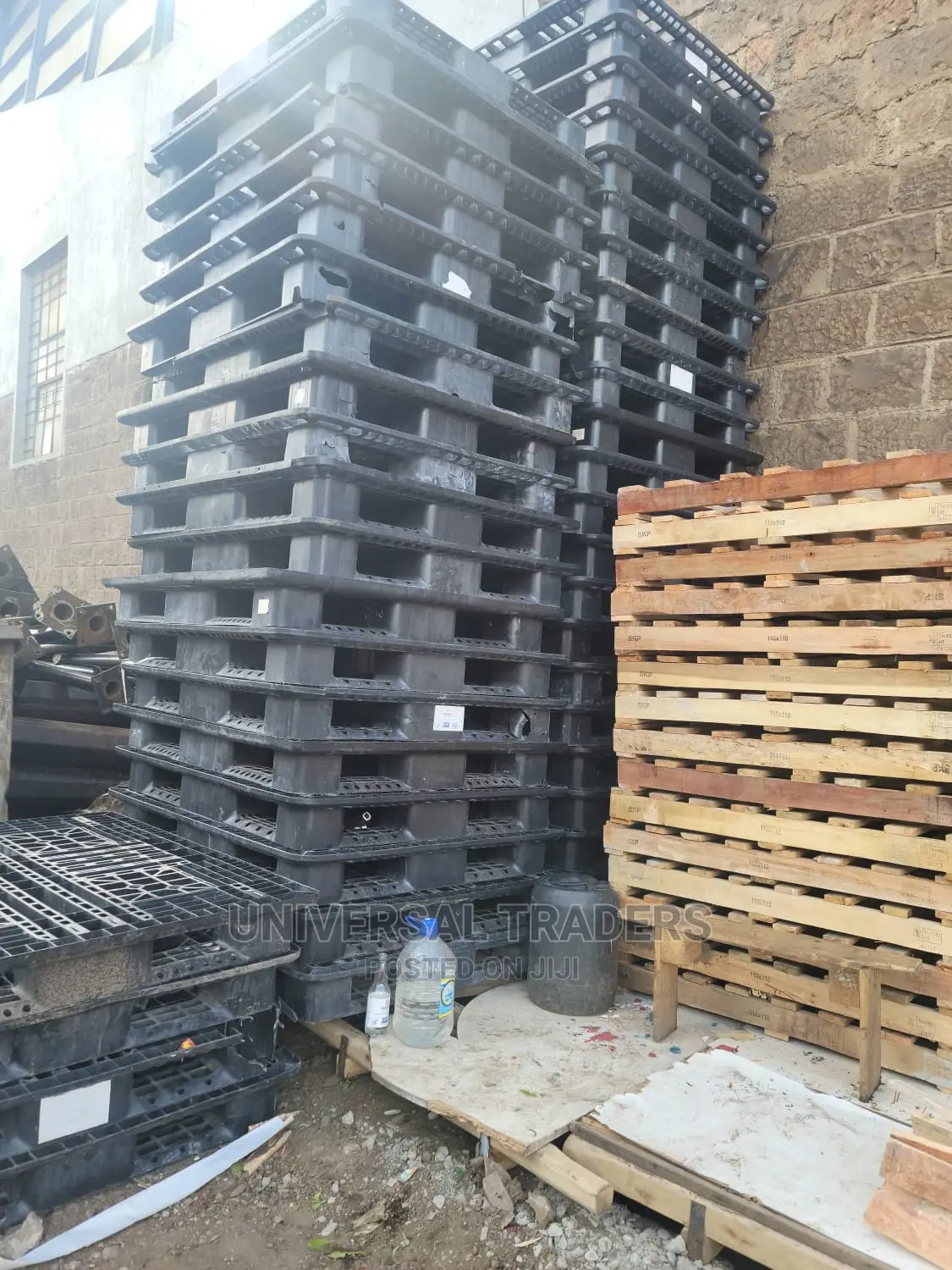 Black Plastic Pallets - HD