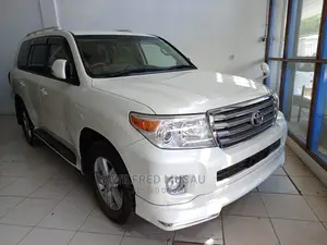 Toyota Land Cruiser 2015 White