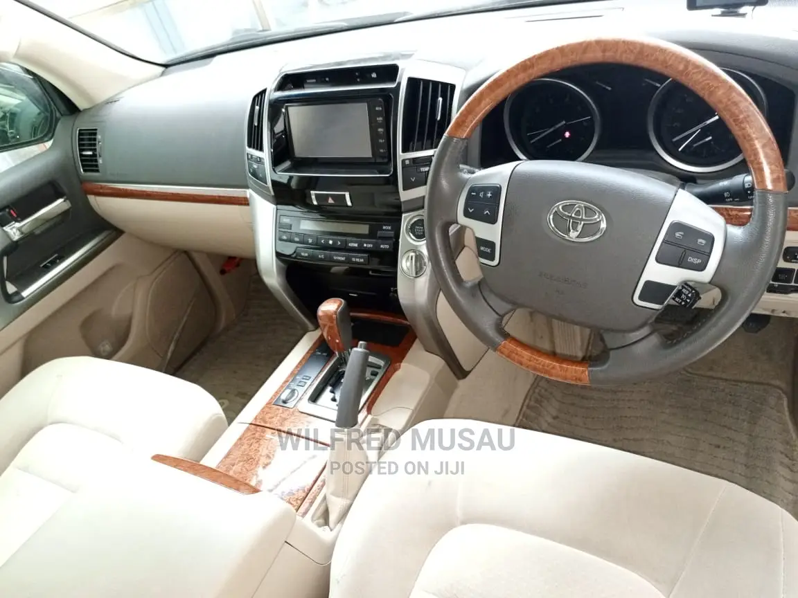 Toyota Land Cruiser 2015 White