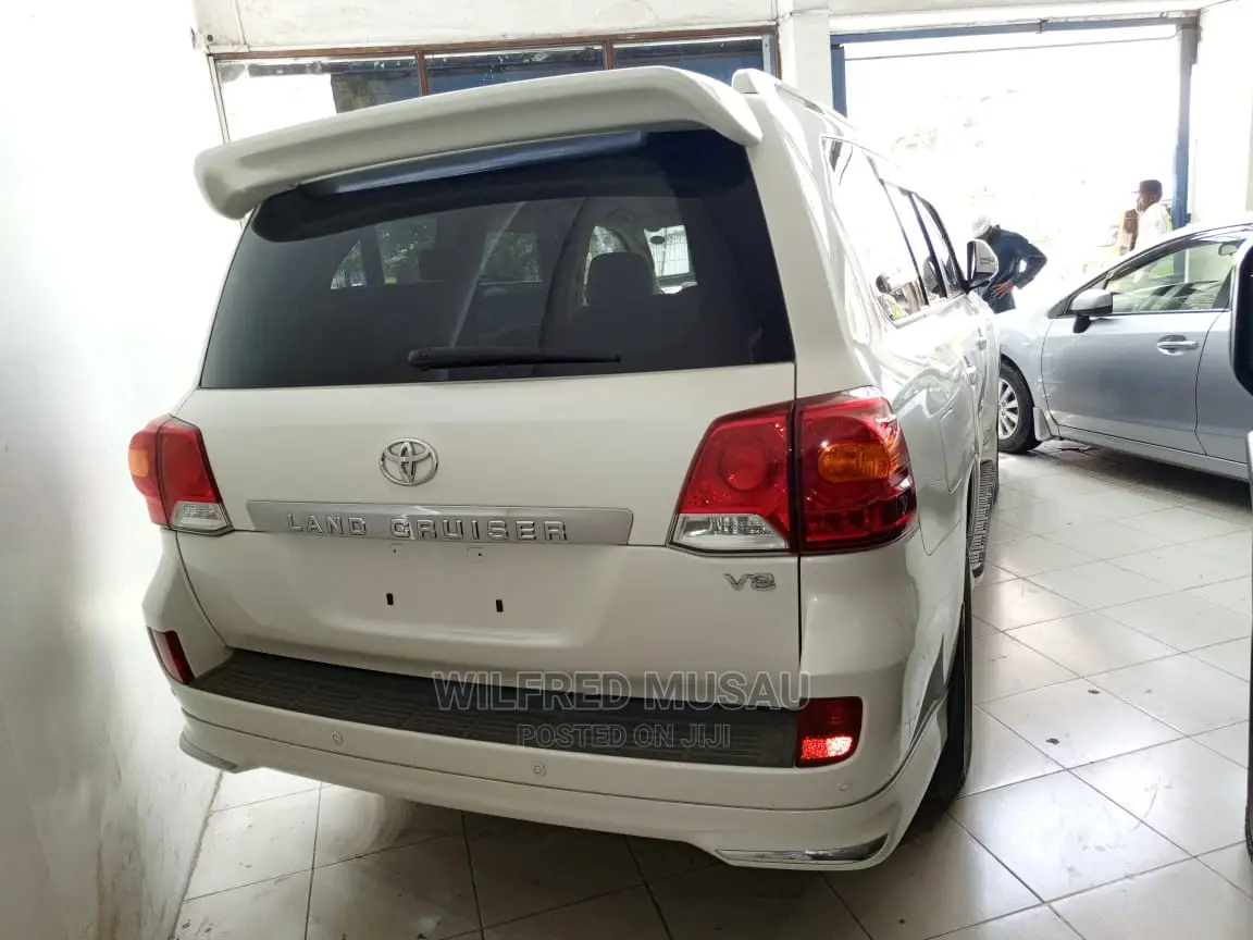 Toyota Land Cruiser 2015 White