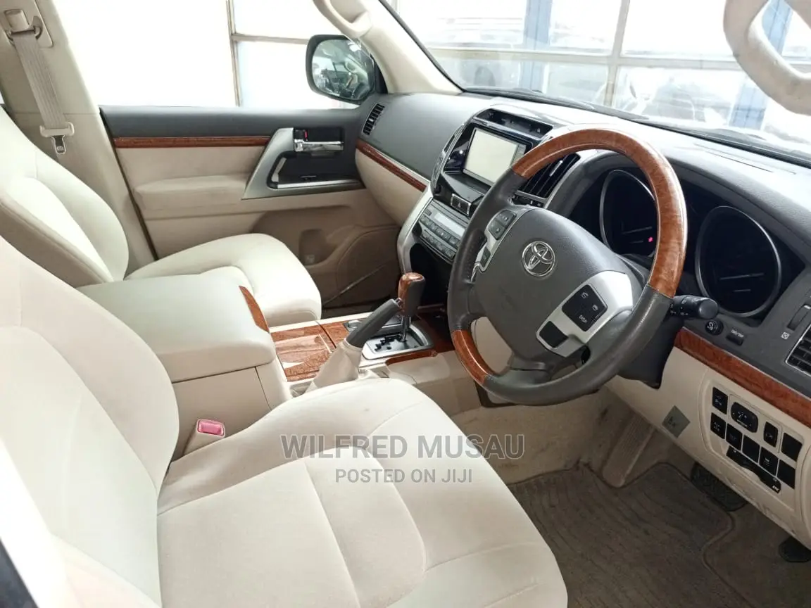 Toyota Land Cruiser 2015 White