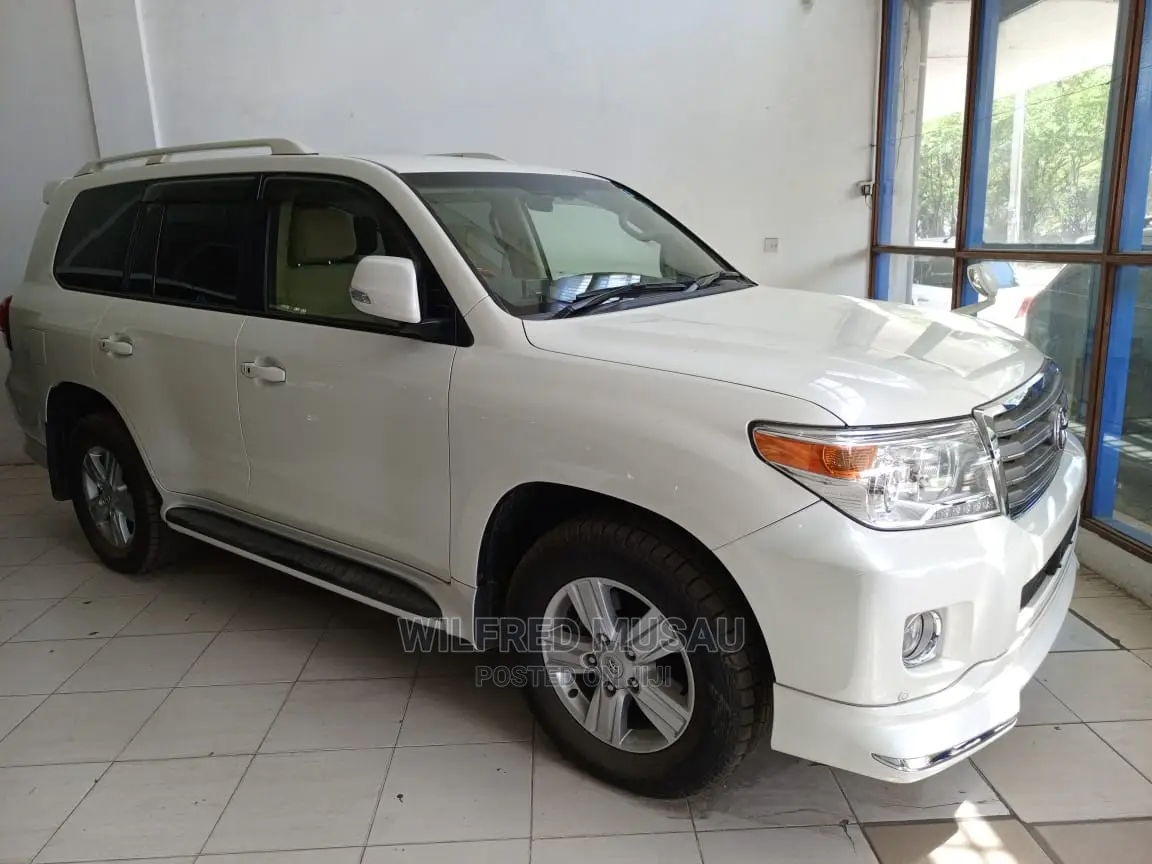 Toyota Land Cruiser 2015 White