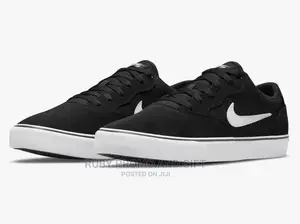 Black Nike SB Chron