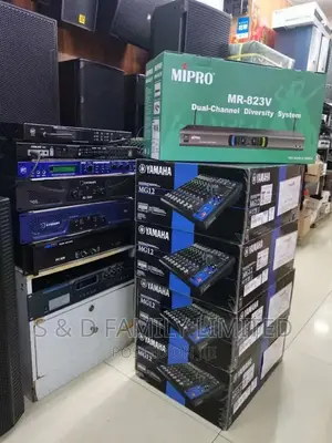 Yamaha MG 12XU 12 Inputs Mixer