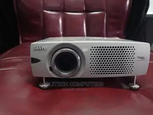 Sanyo Projector PLC -Sw20