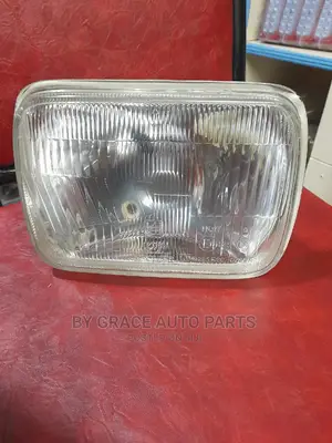 Hilux Yn 55/Yn85//Pickup Headlamp/ Headlight.