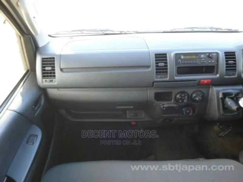 Toyota HiAce 2017 Blue