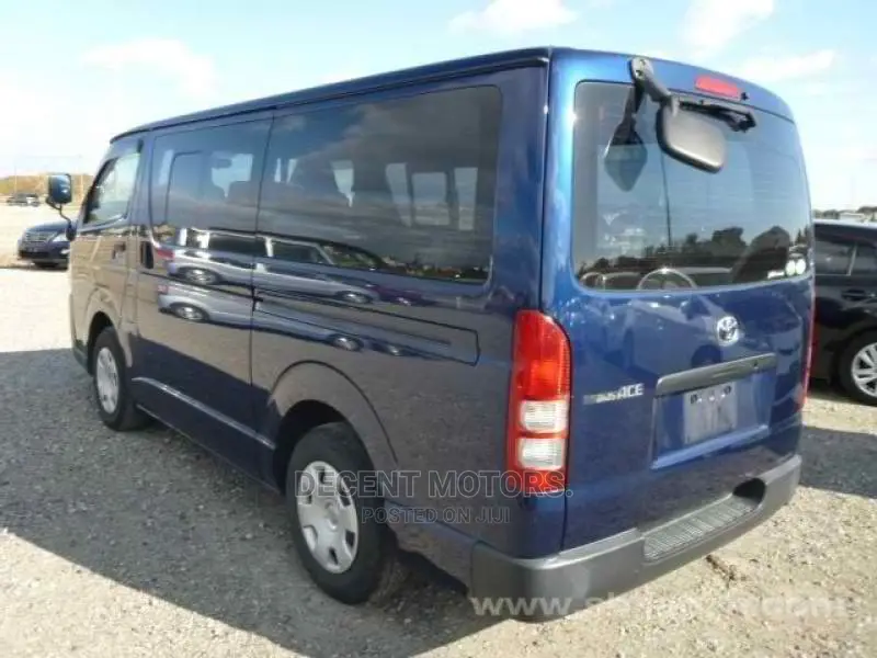 Toyota HiAce 2017 Blue