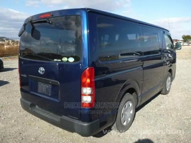 Toyota HiAce 2017 Blue