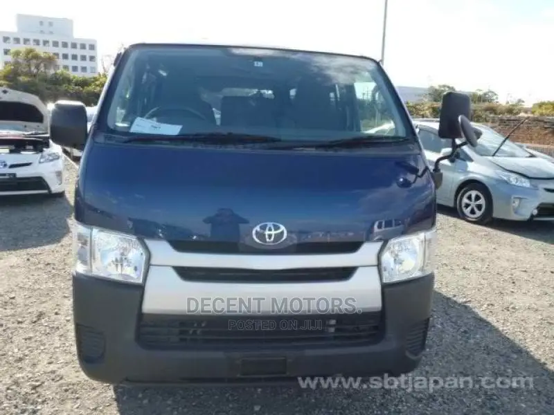 Toyota HiAce 2017 Blue