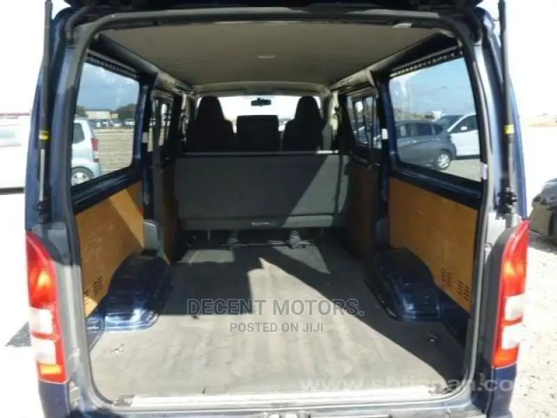 Toyota HiAce 2017 Blue