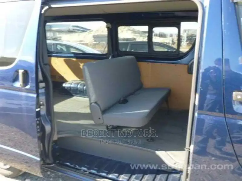 Toyota HiAce 2017 Blue