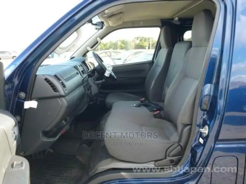Toyota HiAce 2017 Blue