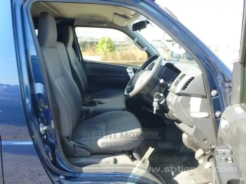 Toyota HiAce 2017 Blue