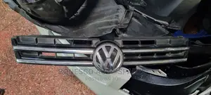 VW Toureg 7P Grille Assembly