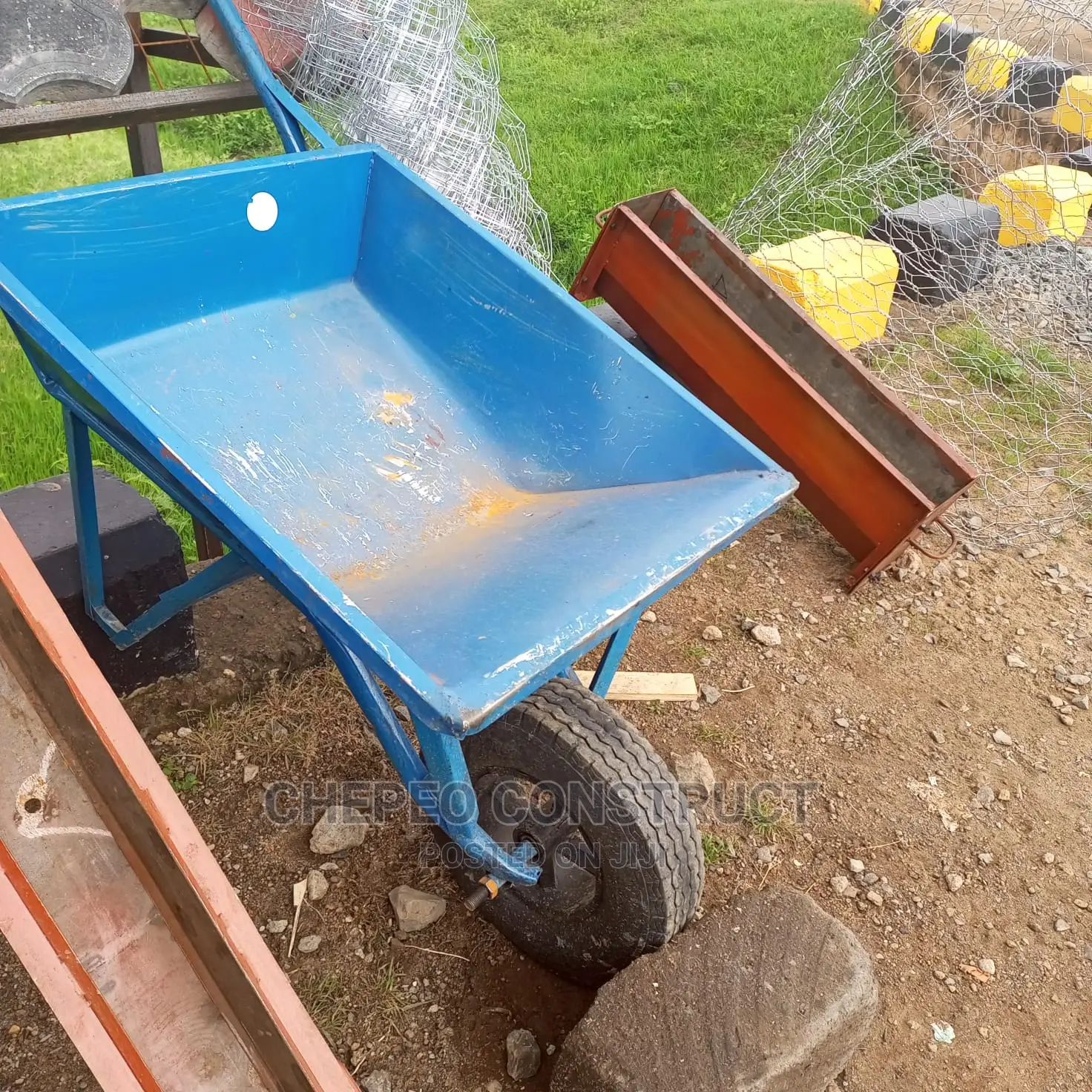 Heavy Duty Wheelbarrow