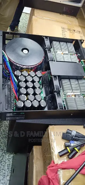 20 Capacitor MOSFET Amplifier