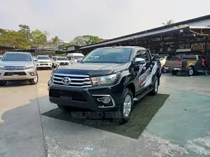Toyota Hilux 2016 Black