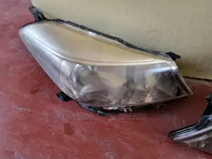 Toyota Yaris 2010-2013 Nonxenon Headlights Assembly