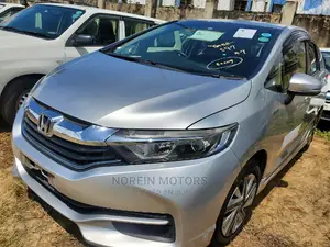 Honda Fit Shuttle 2016 Silver