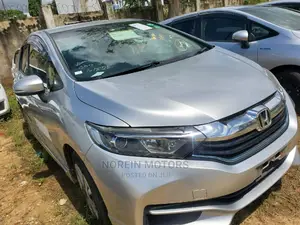 Honda Fit Shuttle 2016 Silver