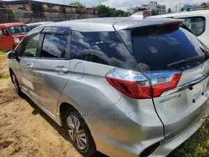 Honda Fit Shuttle 2016 Silver