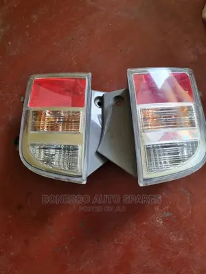 Toyota Isis Bumper Reflectors (Clear) Taillights/ Backlight