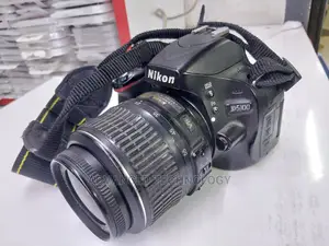 Nikon D5000 With Flip Movie Mode