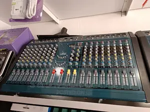 16 Channels Powered Mixer