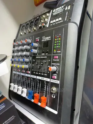 Powered Mixer 4 CHNL