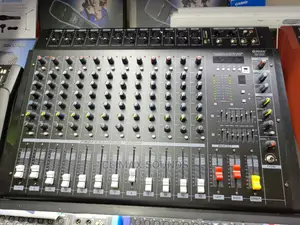 Powered Mixer 12 Channelx
