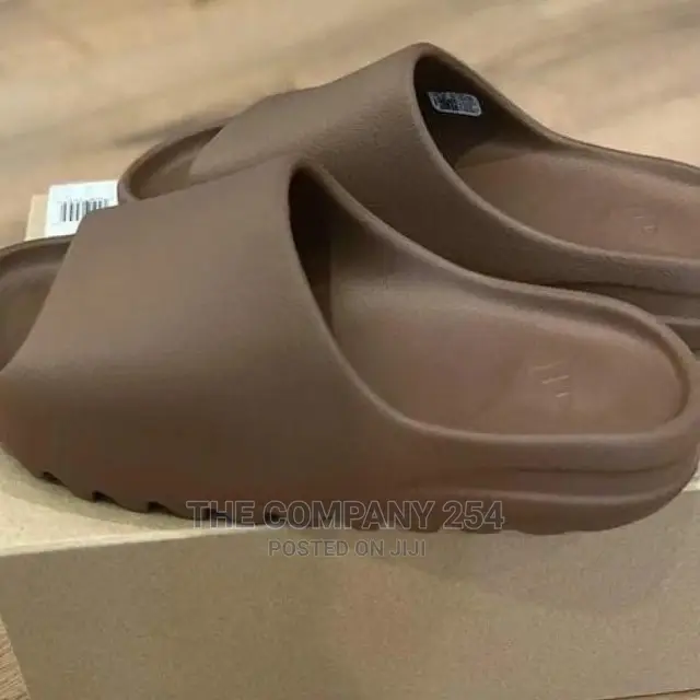 *Yeezy Slides* Size:40-45