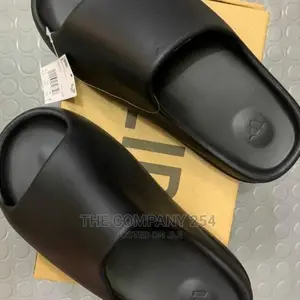 *Yeezy Slides* Size:40-45