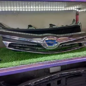 Toyota Fielder 161 Hybrid - Grille