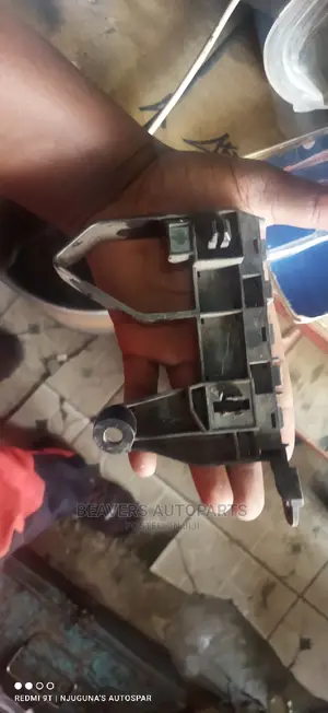 Honda Fit Bumper Slide / Retainer
