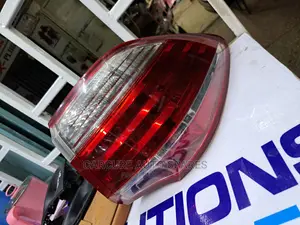 Toyota Crown Royal Saloon 2010 2012 Tail Light